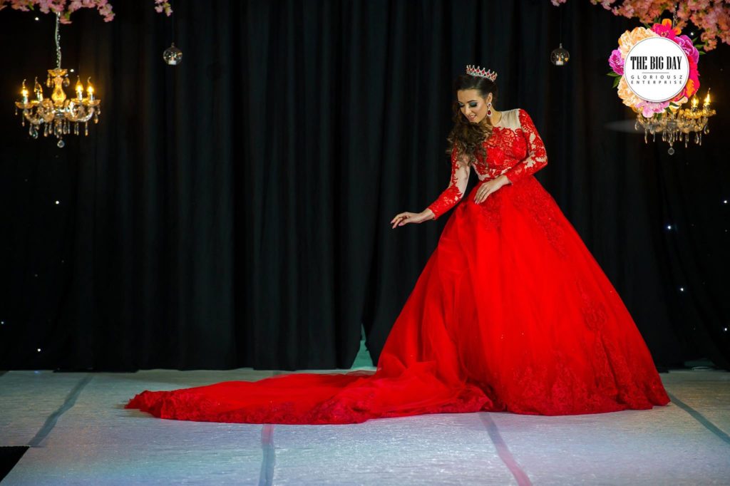 Fashionshow rode balljurk