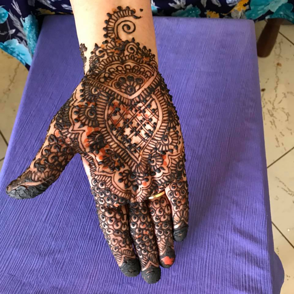 Henna hand