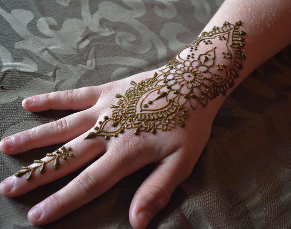 Henna hand