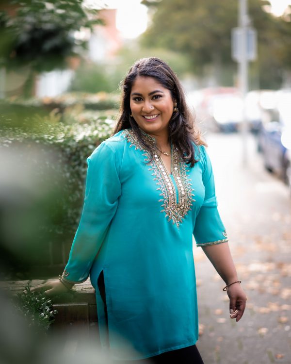 Aartie met blauwe Kurti