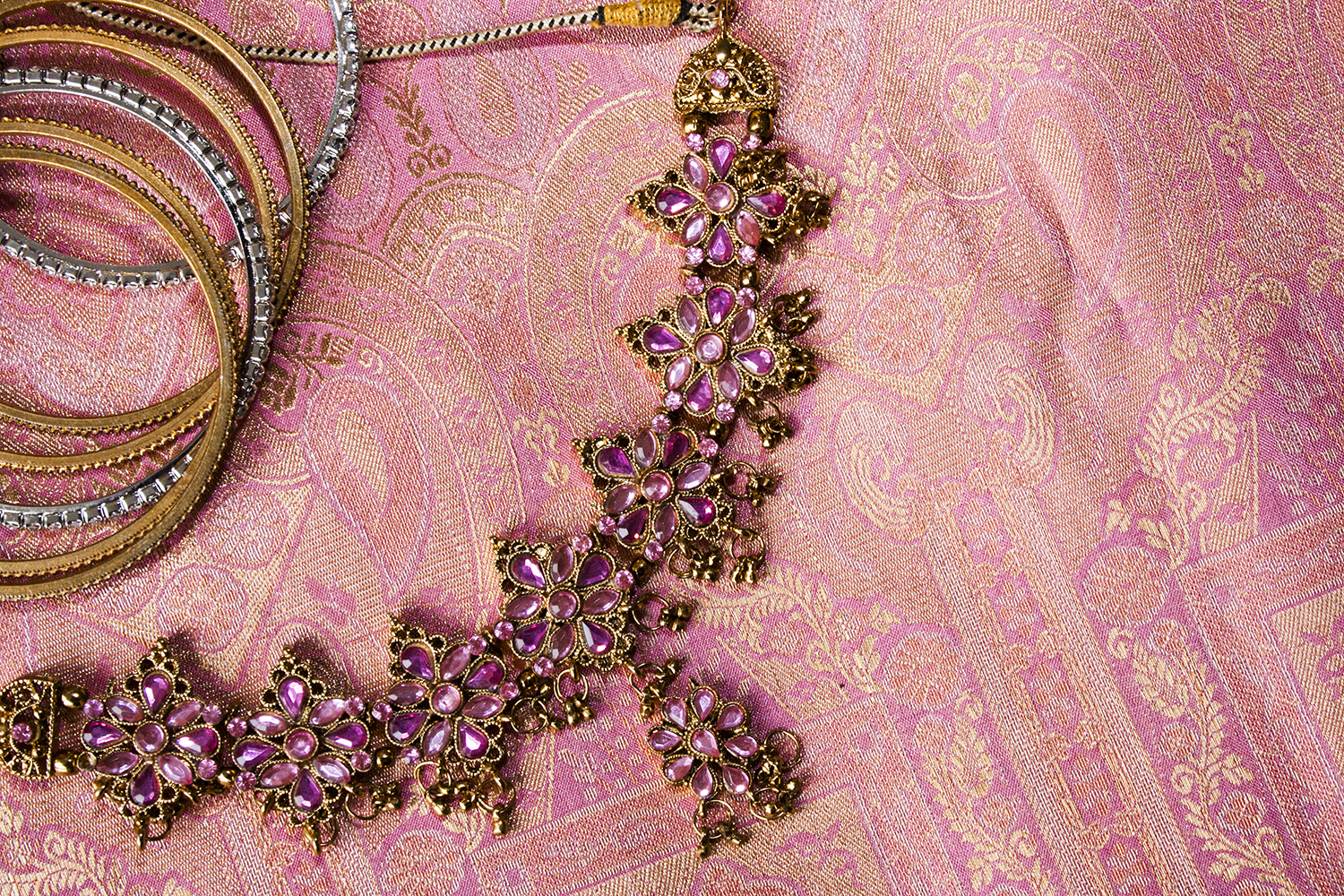 Flatlay roze kundan