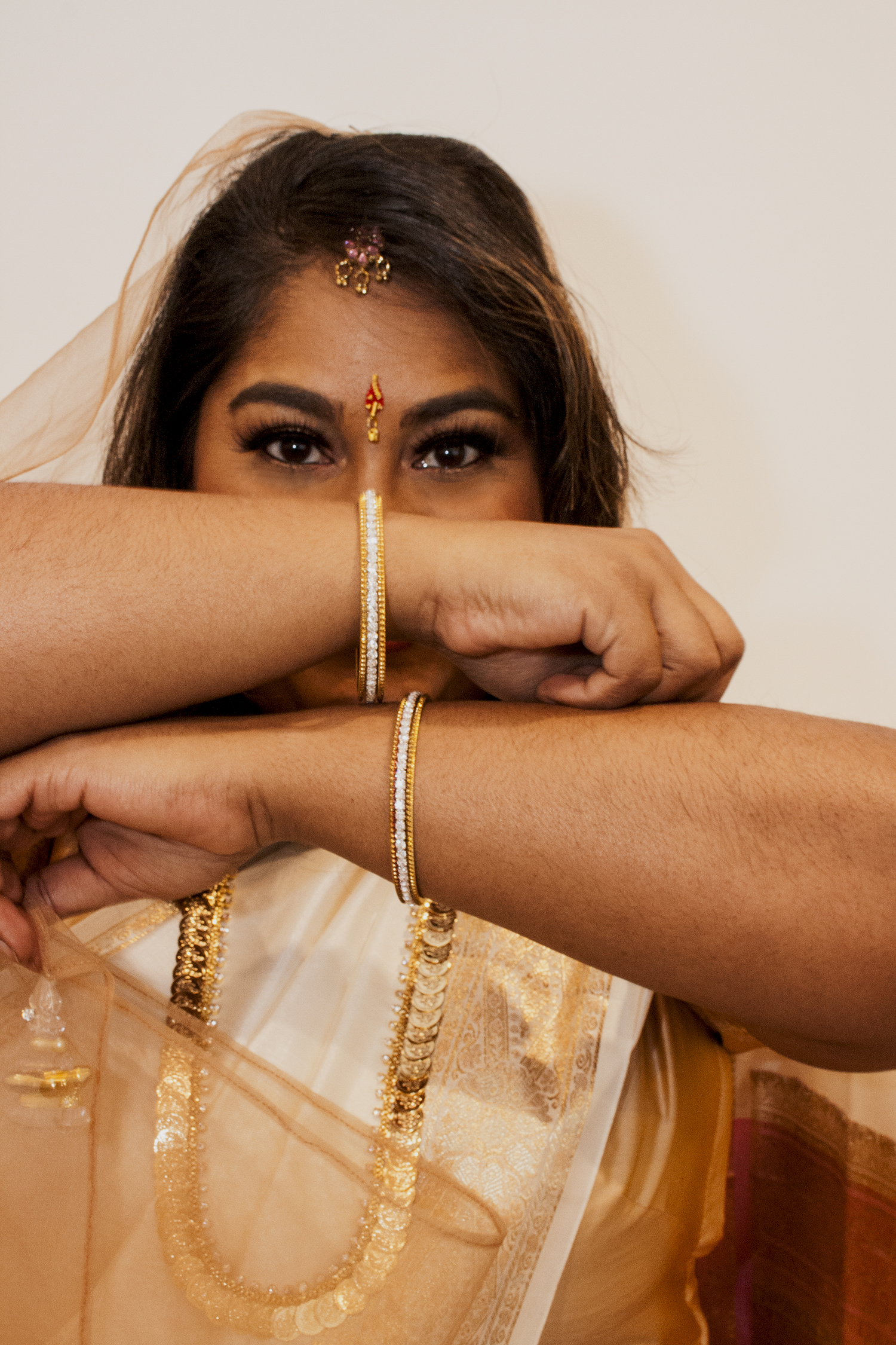 Aartie met armbanden 