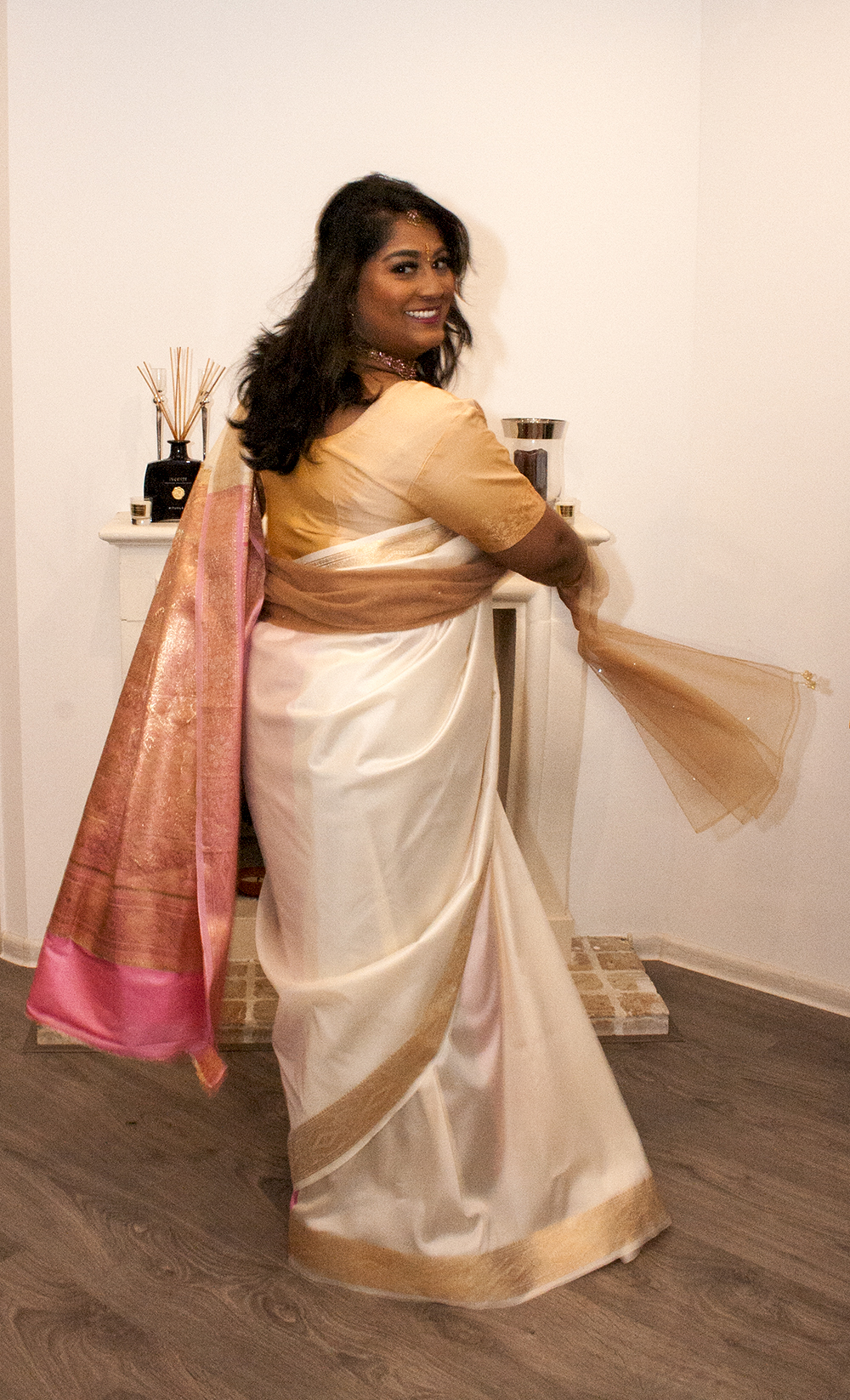 Aartie in offwhite sari