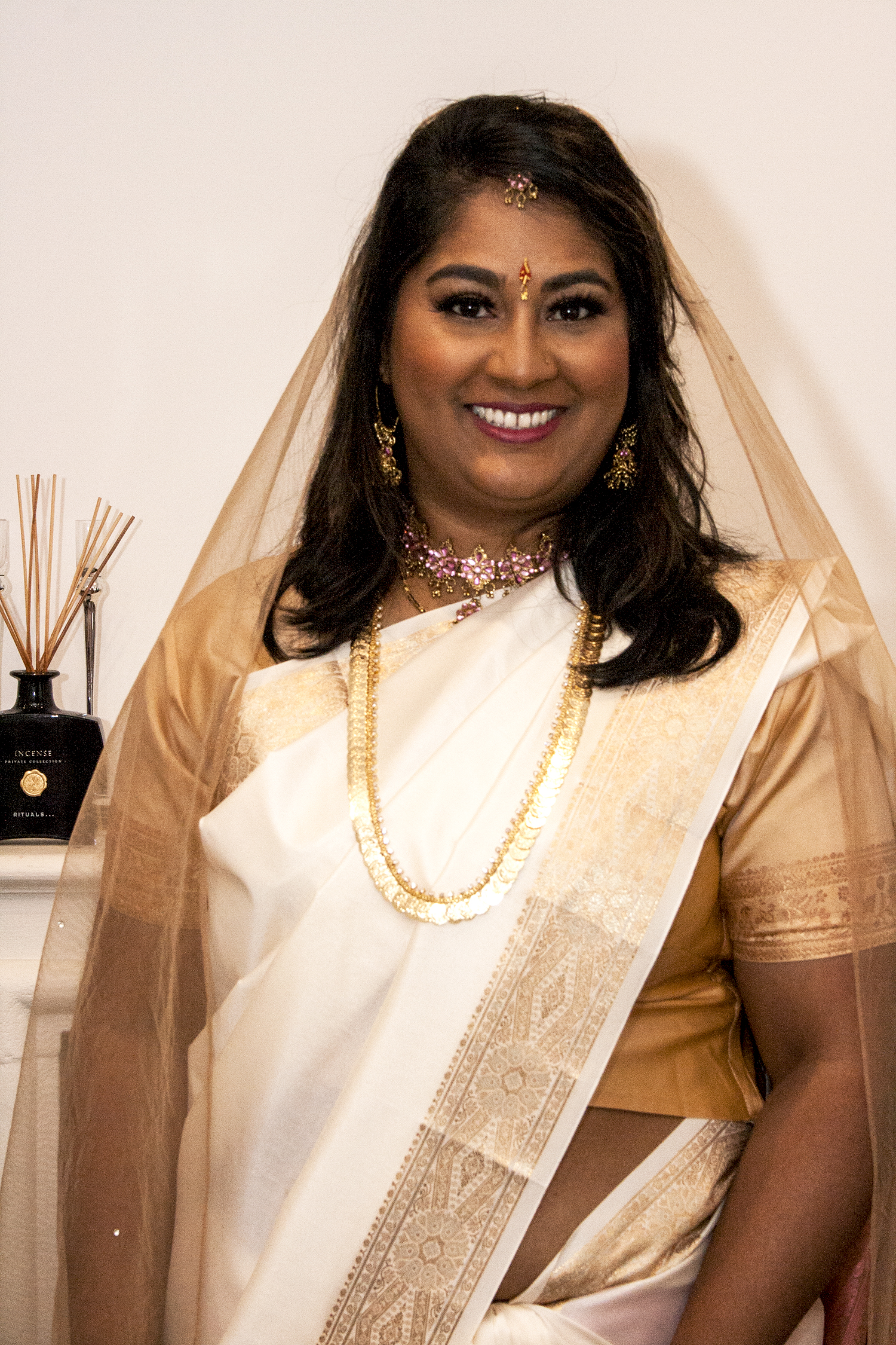 Aartie in offwhite sari