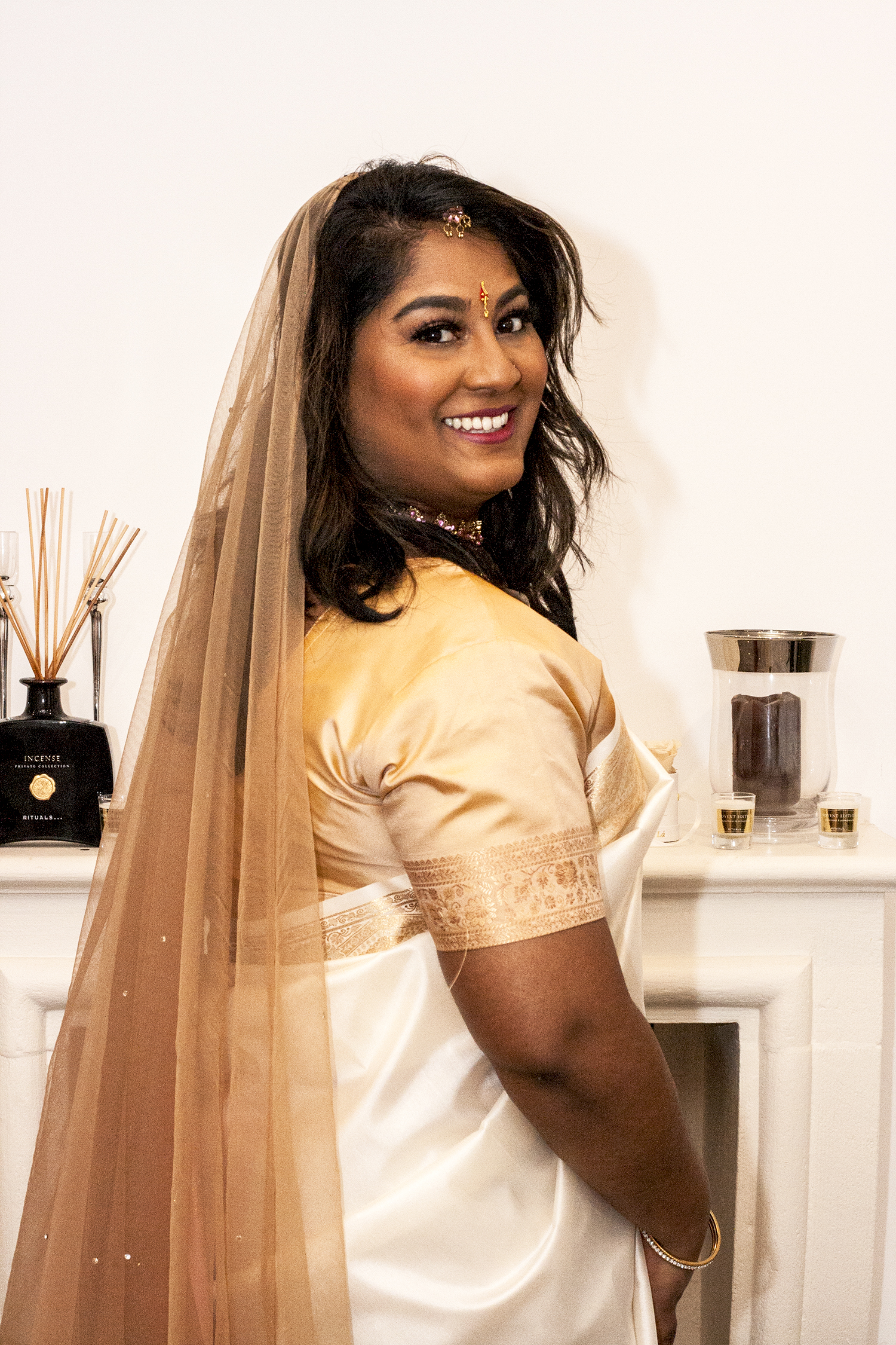 Aartie in offwhite sari