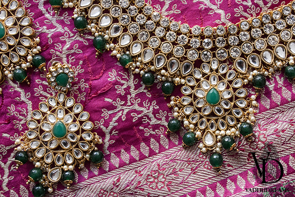 Kundan op Banarasi sari