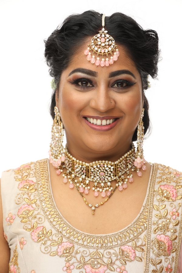 Aartie in traditionele sieraden