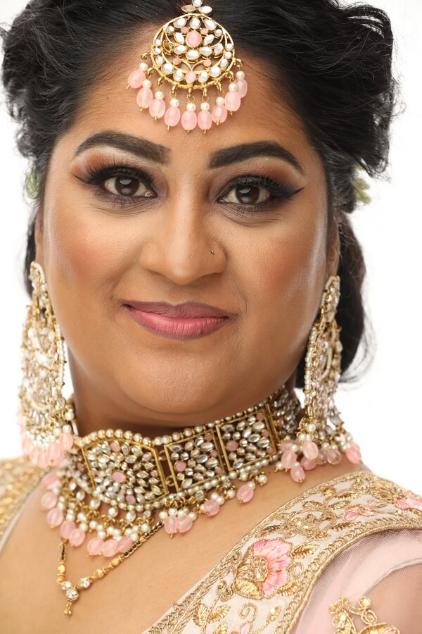 Aartie met nepwimpers